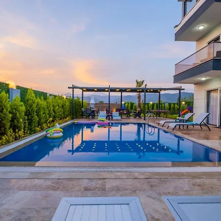 Fethiyede Denize Yakın Süper Lüks Villa *